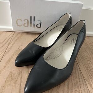 Calla Women's Classic NAVY Heels NEW